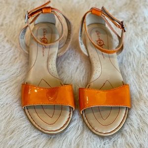 Born crown sandals size 5